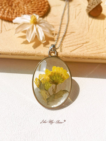 Resin Pendant Necklace With Yellow Cosmos Dried Flowers