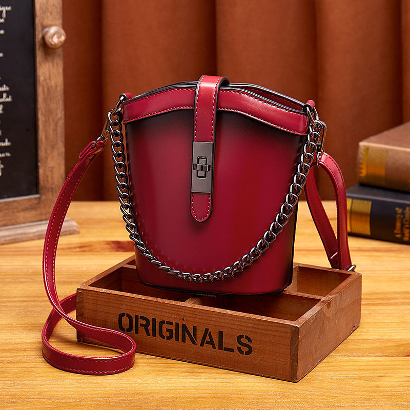 Retro Single Shoulder Chain Bucket Bag